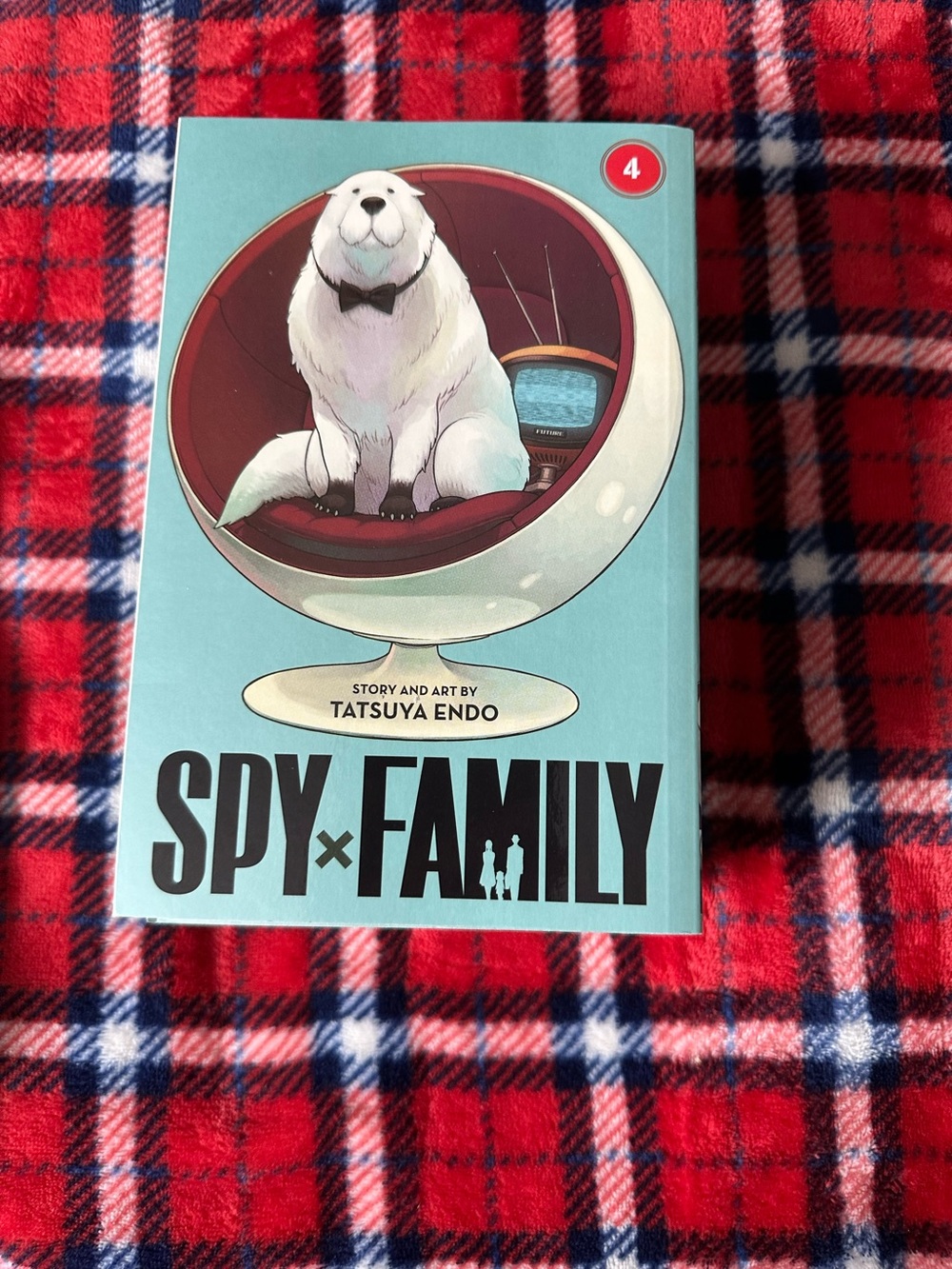 SPY x FAMILY Vol. 4 Manga - Turquoise Cover with White Dog